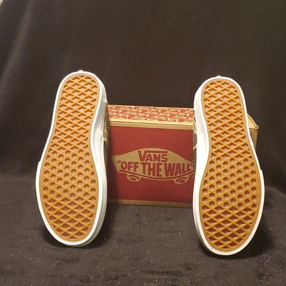 Camouflage Van Sneakers - Picture 5 of 7